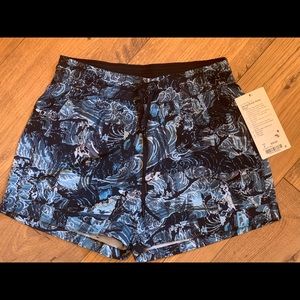Lululemon shorts sz6